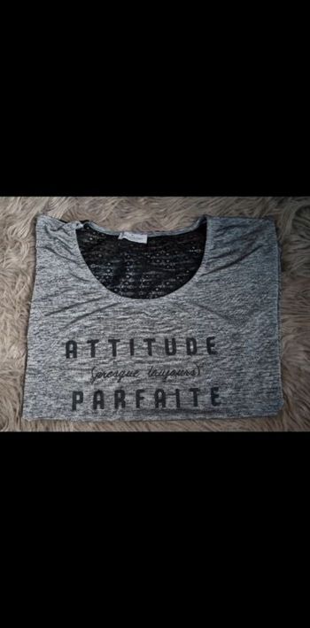 T-shirt avec écriture taille 42/44