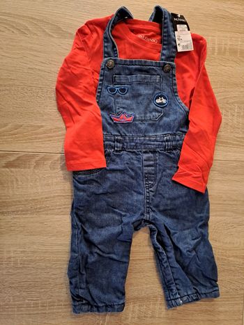 Ensemble salopette et tee-shirt rouge neuf
