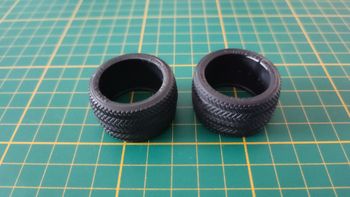 Lot x2 pneus arrière pièce détachée miniature Bburago burago Porsche 911 Carrera 1993 rouge 1/18 1/1