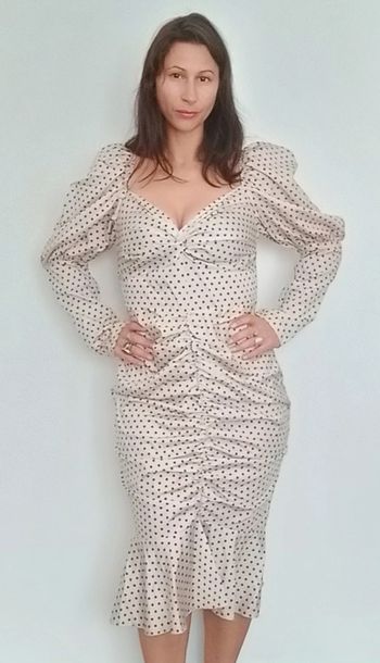 Robe babydoll à pois froncée