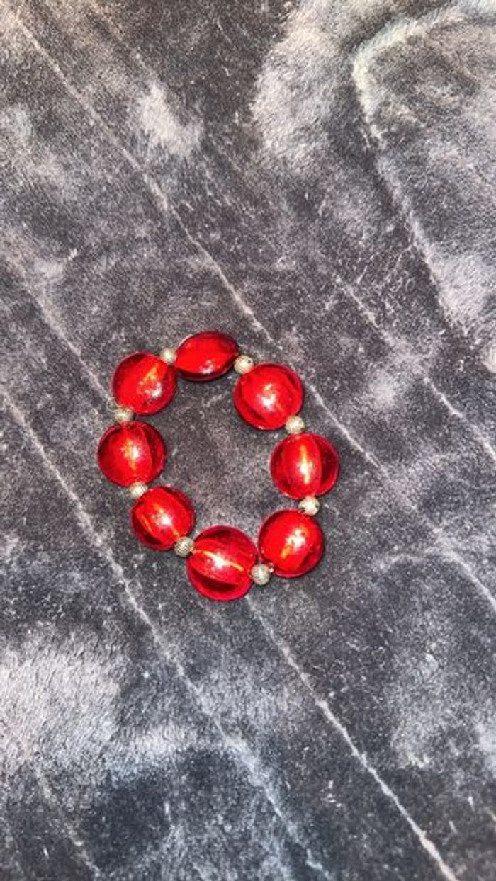 Bracelet rond rouge avec métal tout autour - photo numéro 2
