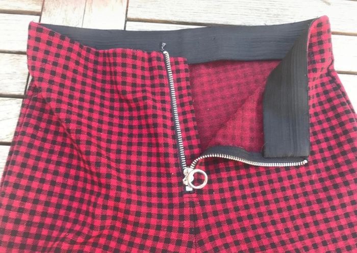 Pantalon à carreaux rouge et noir S - photo numéro 3