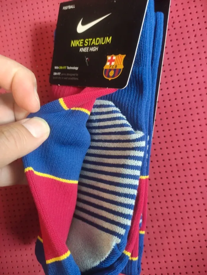 Chaussettes de foot FC Barcelone, Nike Authentique Officiel taille 31/35, Neuf - photo numéro 4
