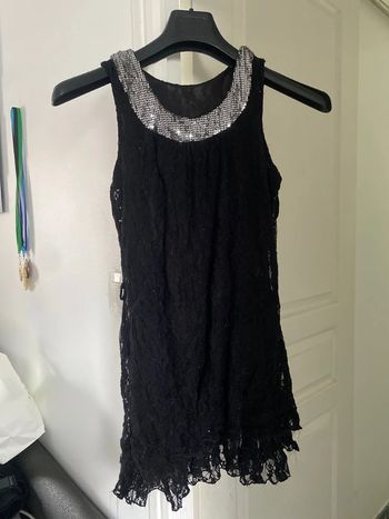 Robe noir avec paillettes