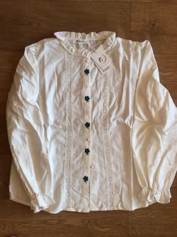 Chemise Blanche fleurs bleues broderie