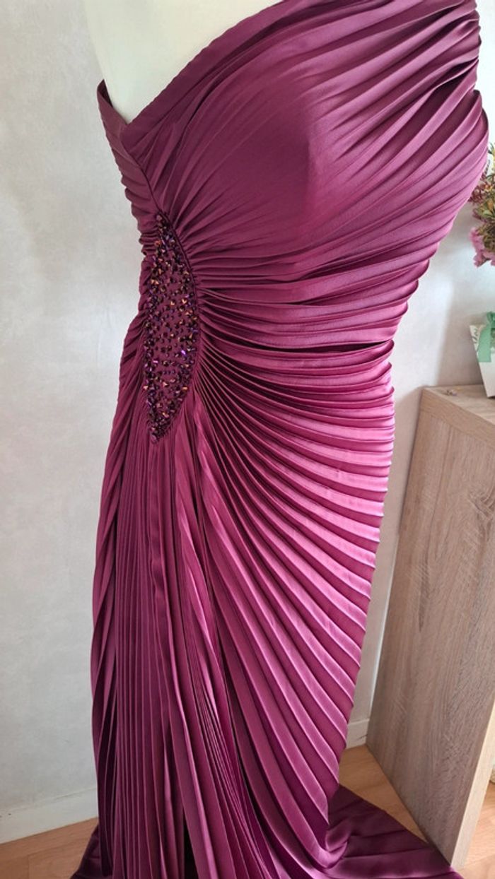 Robe de soirée plissée - photo numéro 2