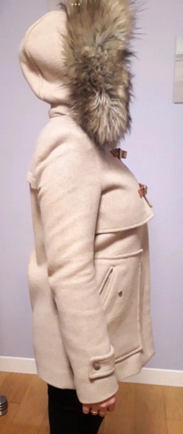 Bonito abrigo de Zara beis con capucha- Jolie manteau zara beige avec capuche en fausse fourrure - photo numéro 4