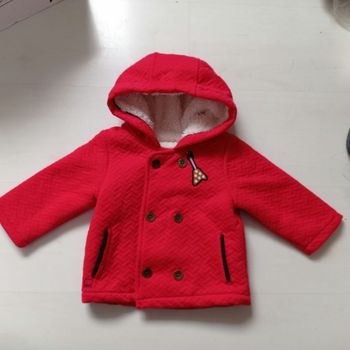 Veste rouge capuche 6 mois