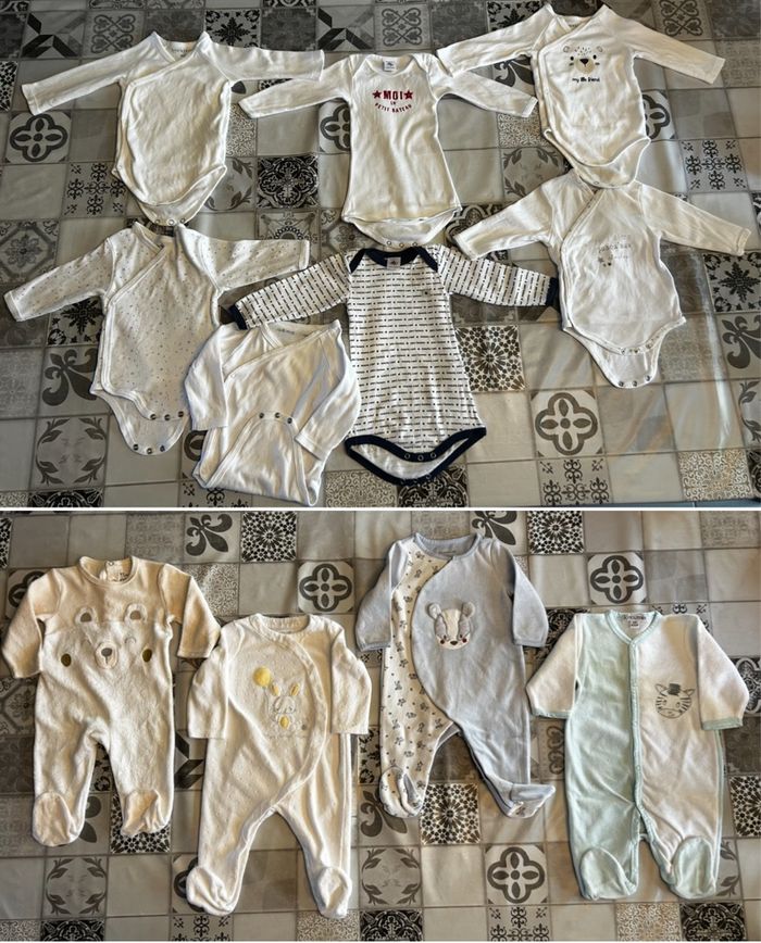 Lot de vêtements bébé garçon 6 mois 8 bodies manches longues et 4 pyjamas velours