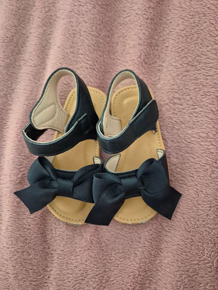 Paire de sandales taille 21 - photo numéro 3