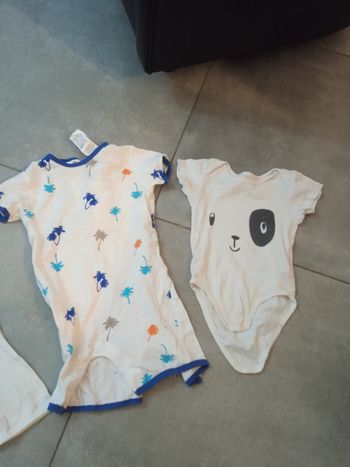 Lot de 4 bodies garçon en très bon état 