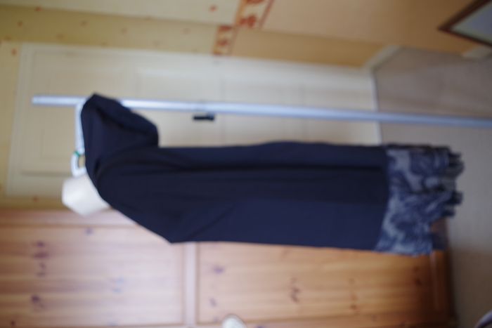 Robe Noir et taupe Un . C Tout  - T. 40 - photo numéro 3