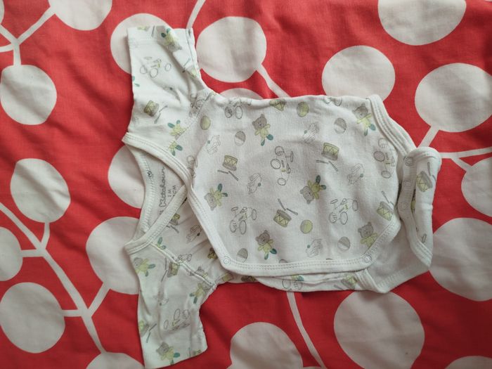 Bodies manches courtes taille 1mois