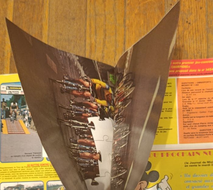 Ancien Journal de Mickey avec cadeau Dossier Tour de France Poster + vignettes N°1464 1980 vintage - photo numéro 6