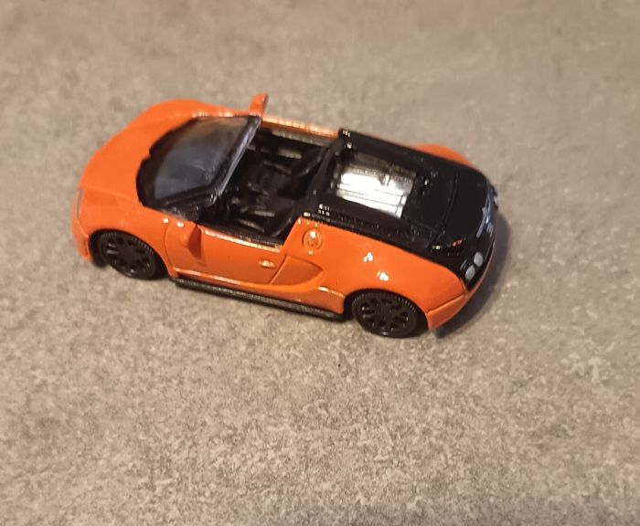 Petite voiture 1/64 (Bburago) Bugatti Veyron 16.4 Grand Sport Vitesse - photo numéro 2