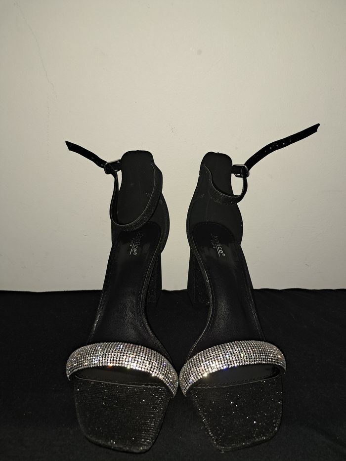 Talons hauts noirs ouverts avec paillettes - photo numéro 6