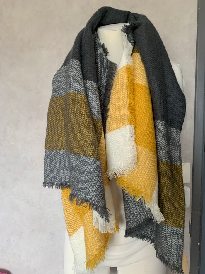 Écharpe jaune et grise - photo numéro 2