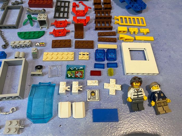 Lego junior city 10751 La course-poursuite à la montagne - photo numéro 13