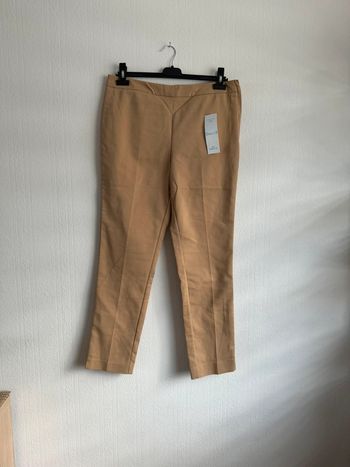 Pantalon 7/8 taille 42 neuf