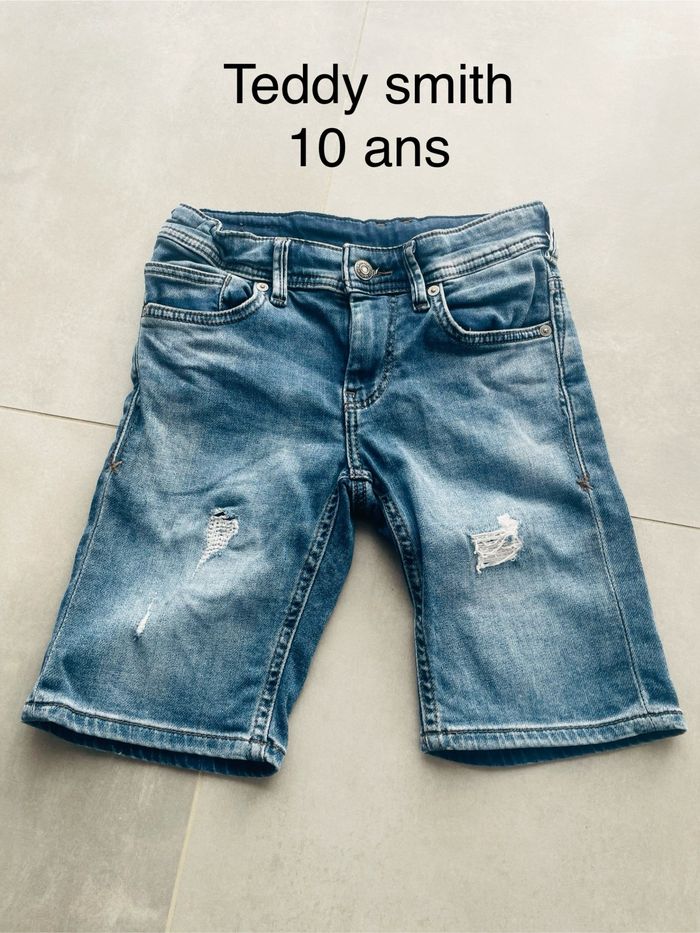 Short en jeans 10 ans Teddy smith comme neuf