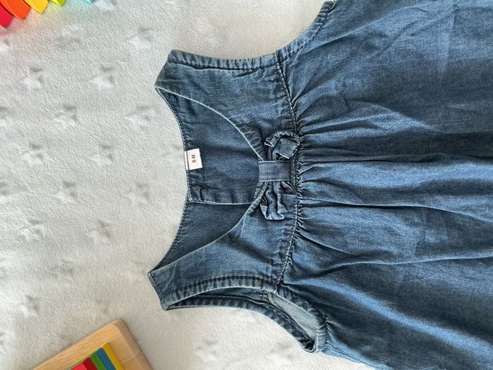 robe sans manches en jean léger bleu ouverture totale au dos 6 mois - photo numéro 5
