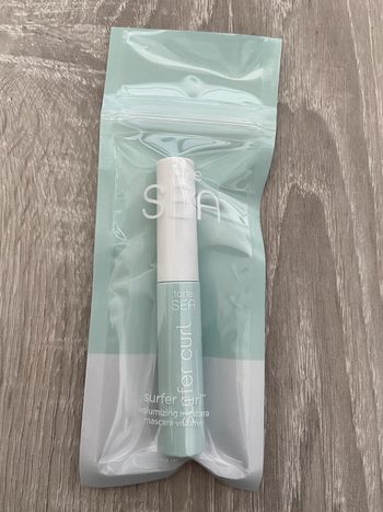 Mascara surfer curl tarte volume