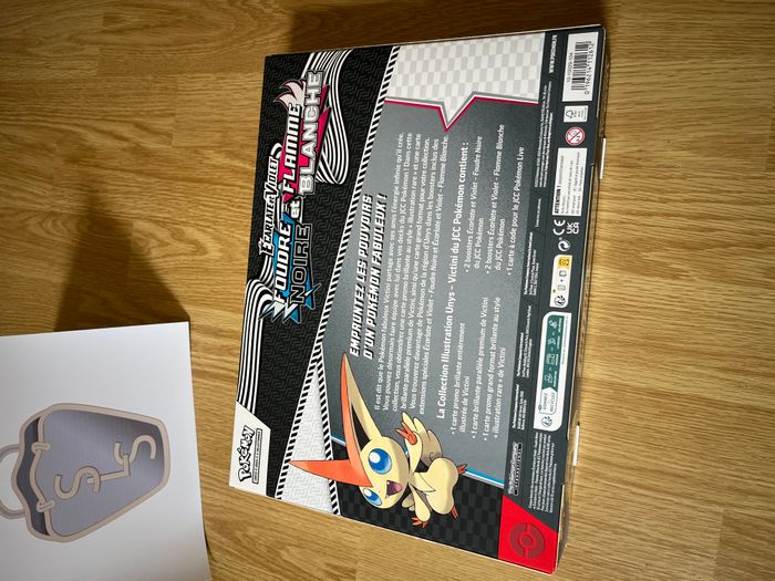 Coffret Pokémon, EV10.5 Foudre Noire et Flamme Blanche illustration Victini, en français - photo numéro 2