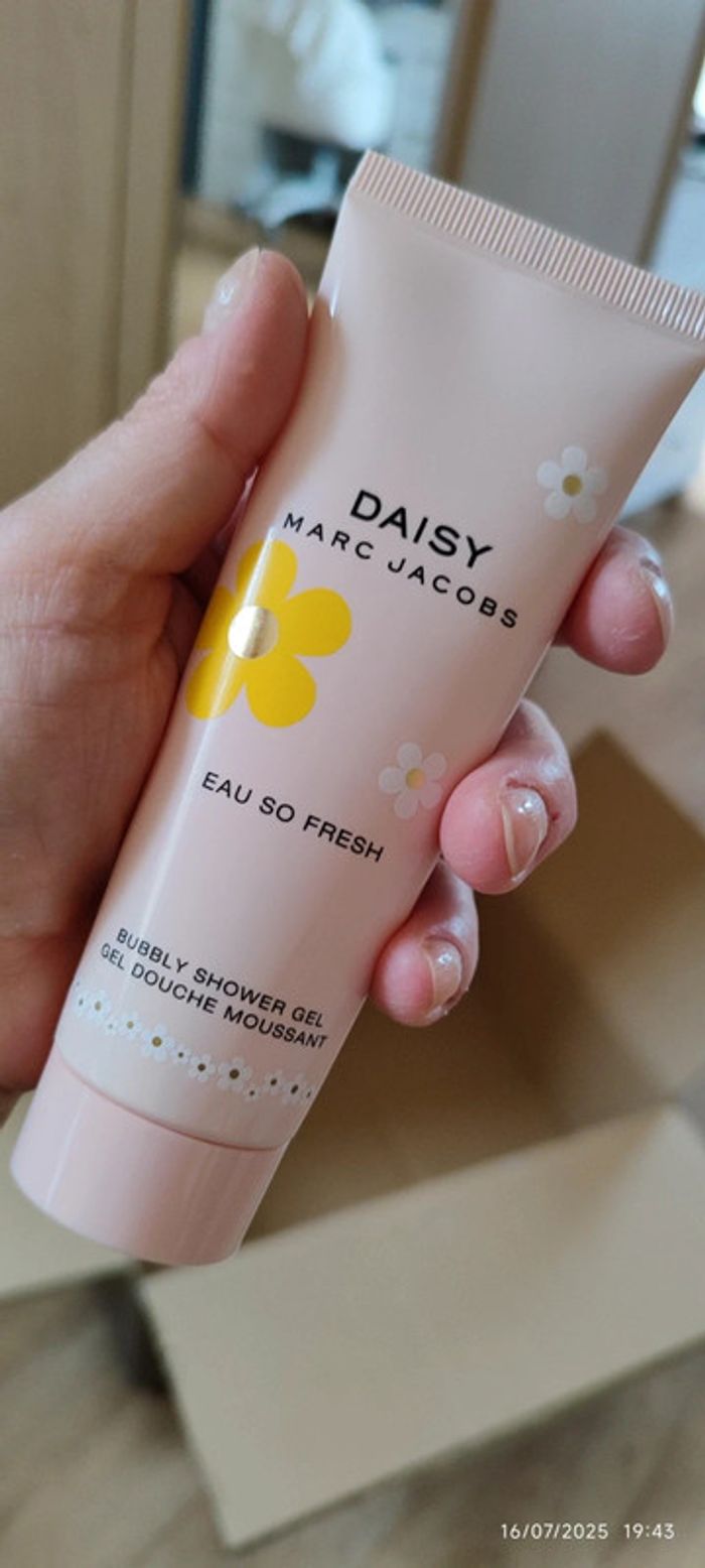 Marc Jacobs Eau So Fresh Bubbly Shower Gel/ gel douche moussant 75 ml - photo numéro 6