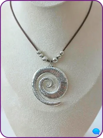 Collier spirale argentée style vintage bohème chic