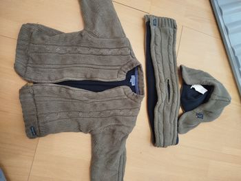 Ensemble gilet écharpe bonnet