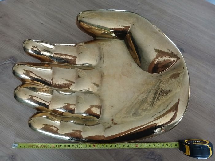 Main géante en faïence mordorée - photo numéro 3