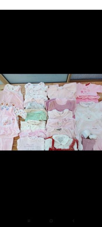 Lot de 28 vêtements en 1 mois fille