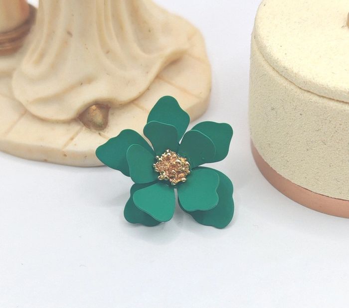 Boucles d'oreilles clous fleur - photo numéro 4