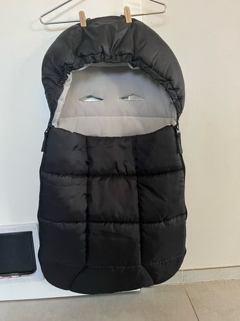 Chancelière noire Trois kilo sept