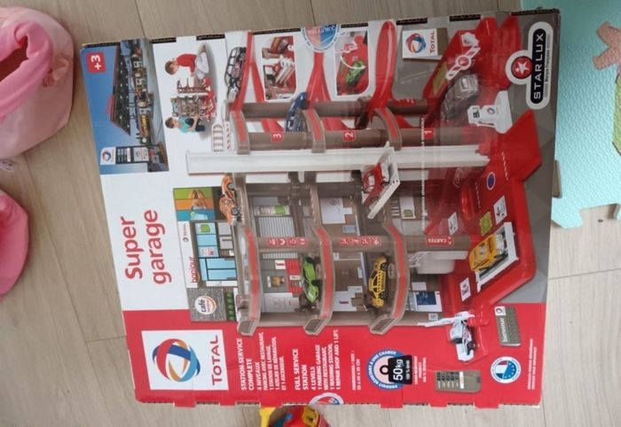 Total - Super Garage Station Service Complète avec Circuit 2 mètres - Dès 3 Ans - Fabrication Européenne… - photo numéro 2