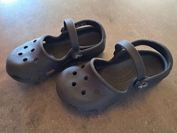 paire de sabots crocs pointure 10 ou 27/28