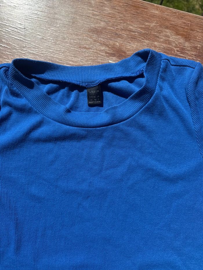 TEE shirt bleu métallique - photo numéro 2