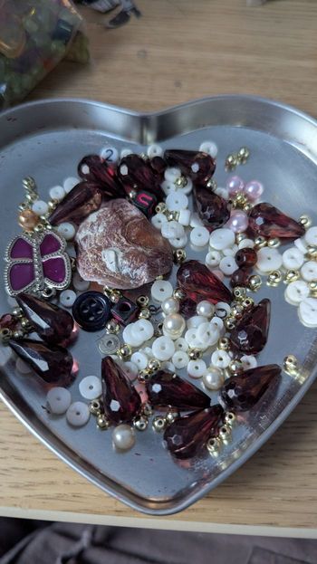Lot de perles plastique et coquillage 