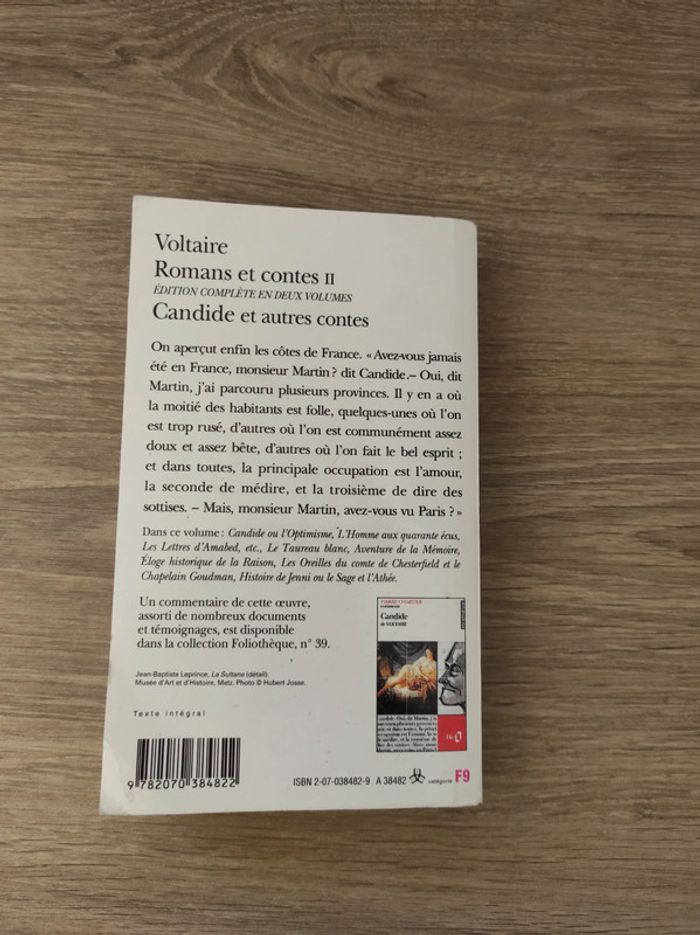 Livre Voltaire Candide et autres contes - photo numéro 2