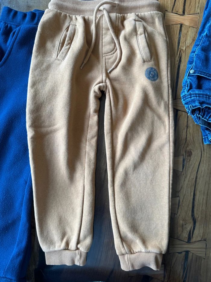 Lot joggings et jean - photo numéro 3