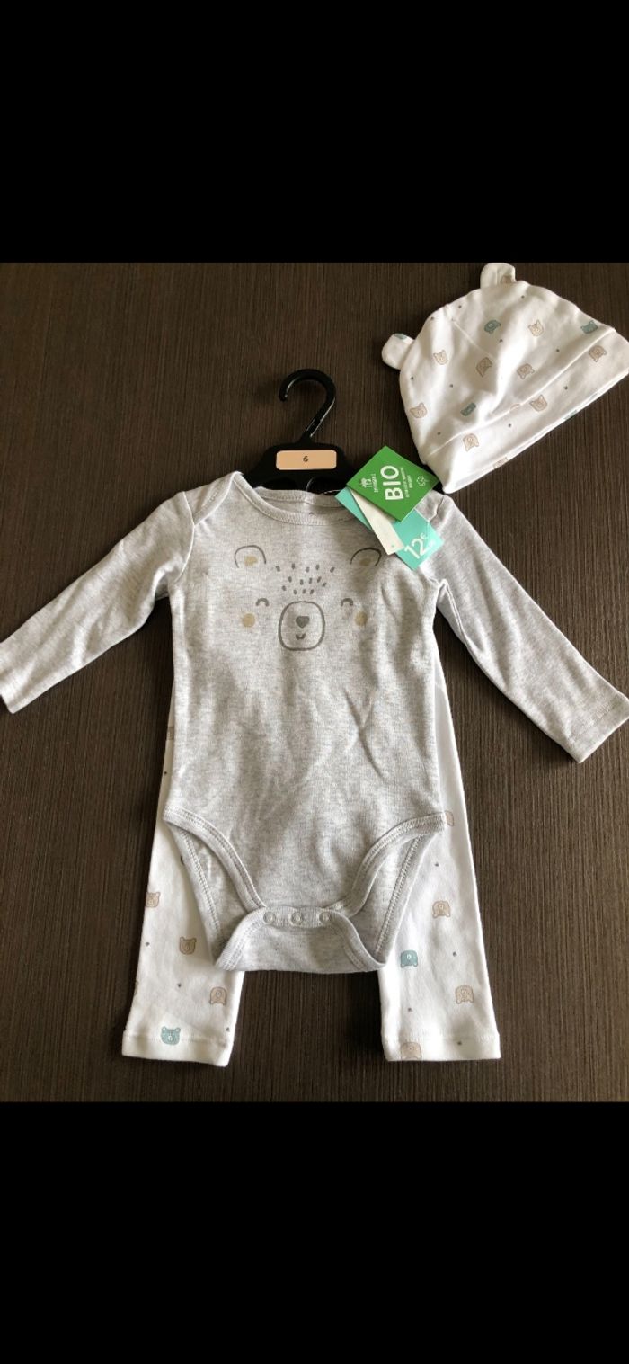 Ensemble bodie,pantalon, bonnet garçon 6 mois