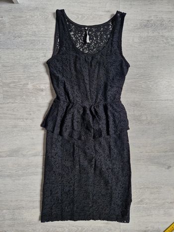 Robe droite noire stradivarius indiqué taille S mais convient à un XS
