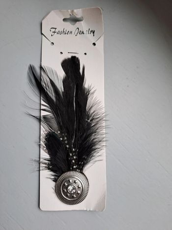 Broche plume aimantée