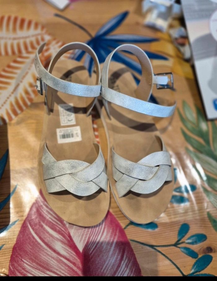 Chaussure neuve argenté pointure 35 - photo numéro 1