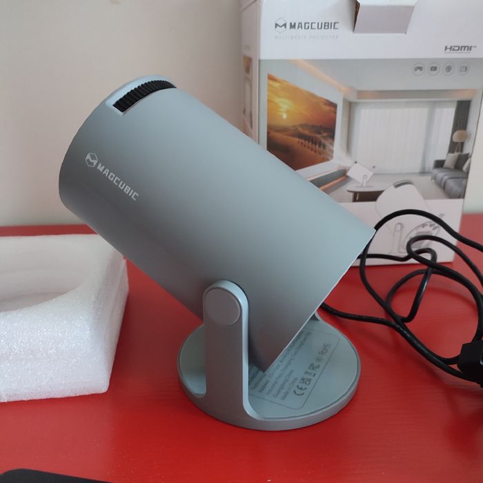 Mini Vidéoprojecteur Rotation 180° Haut-Parleur 5W Wifi Bluetooth - photo numéro 5