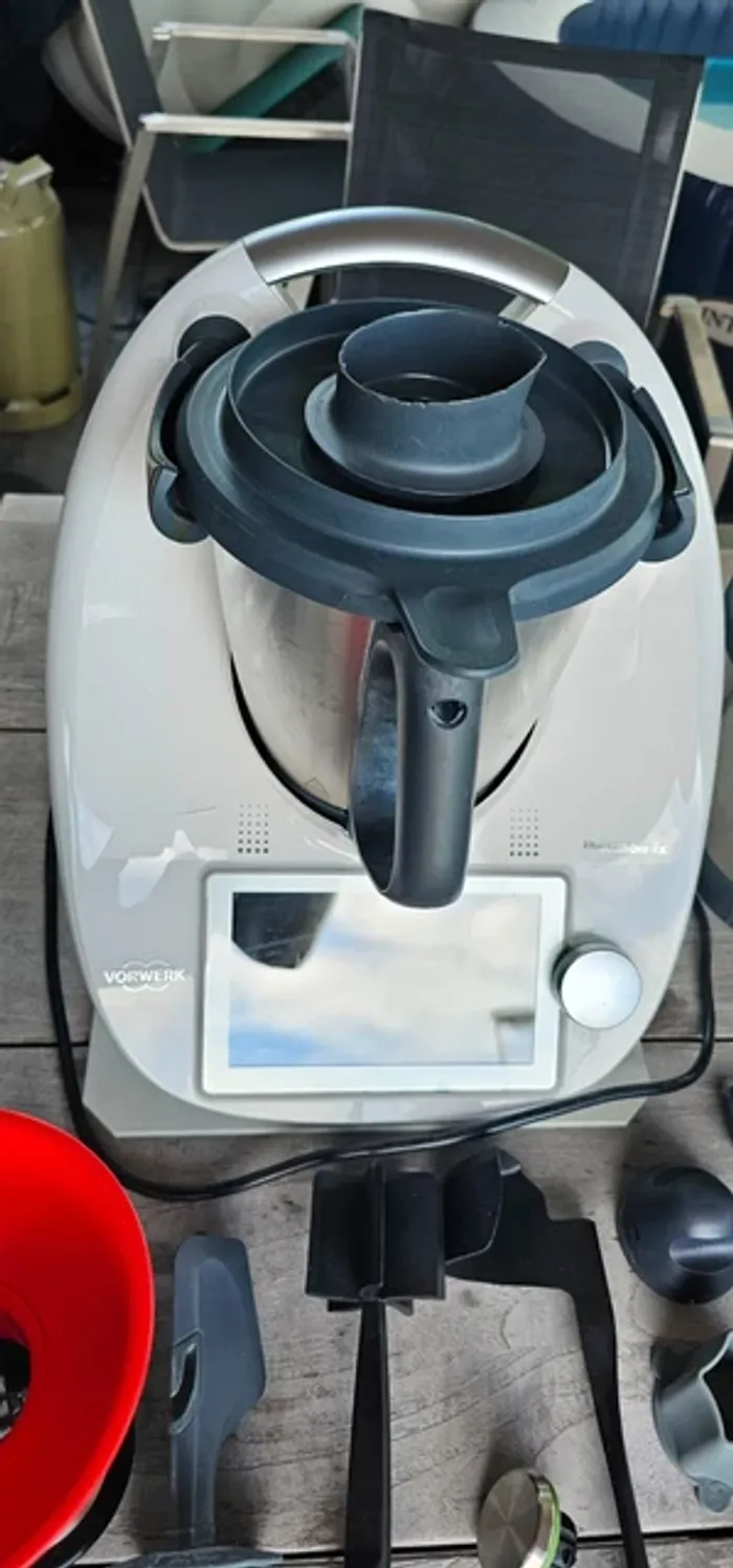 Thermomix TM6 blanc avec accessoires le tout en parfait état aucun défaut quelconque - photo numéro 3