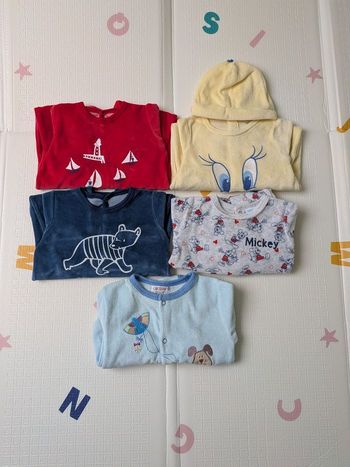 Lot 5 pyjamas chaud 6 mois excellent état