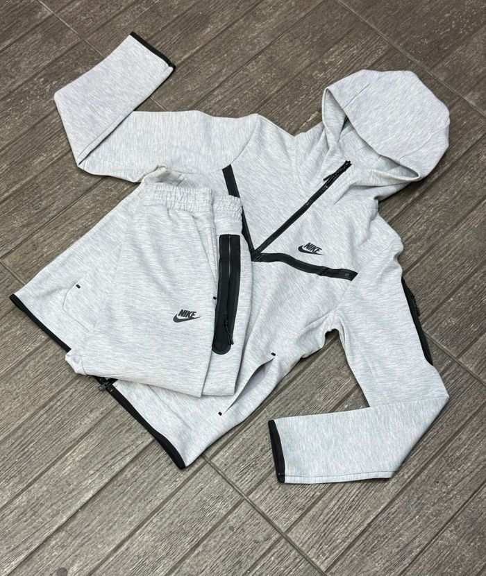 Nike tech - photo numéro 3