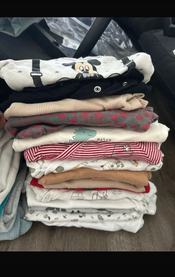 Lot pyjamas et bodies