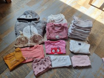 Lot de vêtements bébé fille